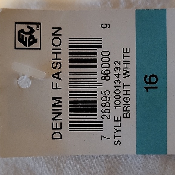 NWT Embroidered Ladies Denim Jeans - Picture 6 of 6